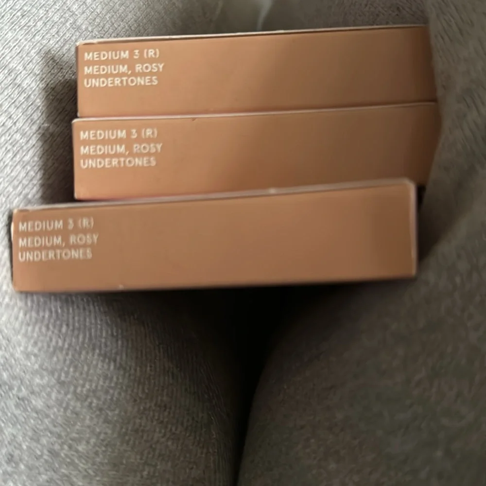 One Size O/S Powder Foundation medium 3 Turn Up The Base